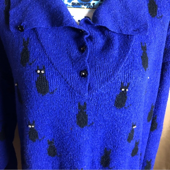 Lady Lilly Vintage Knit Collared Sweater with Black Cat Print and Gem Eyes - Picture 4 of 12